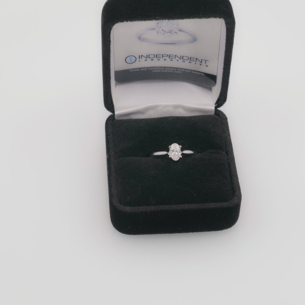 GENTLEMEN AND LADY ENGAGEMENT RING ALERT....THE BUS STOPS HERE